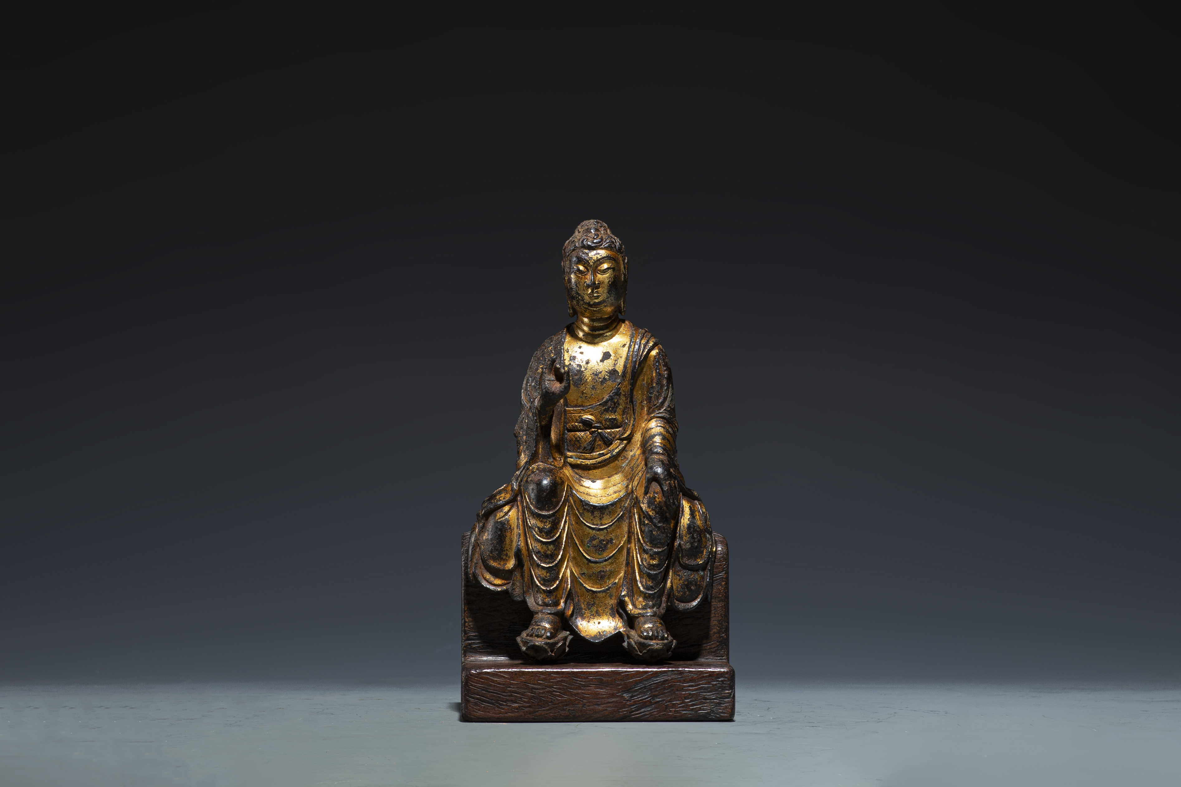 古董，明代佛像，藏友旧藏寄賣，青銅製古美術品，高3⃣️1⃣️cm，重4100克 古董，明代佛像，藏友旧藏寄賣，青銅製古美術品，高3⃣️1⃣️cm，重