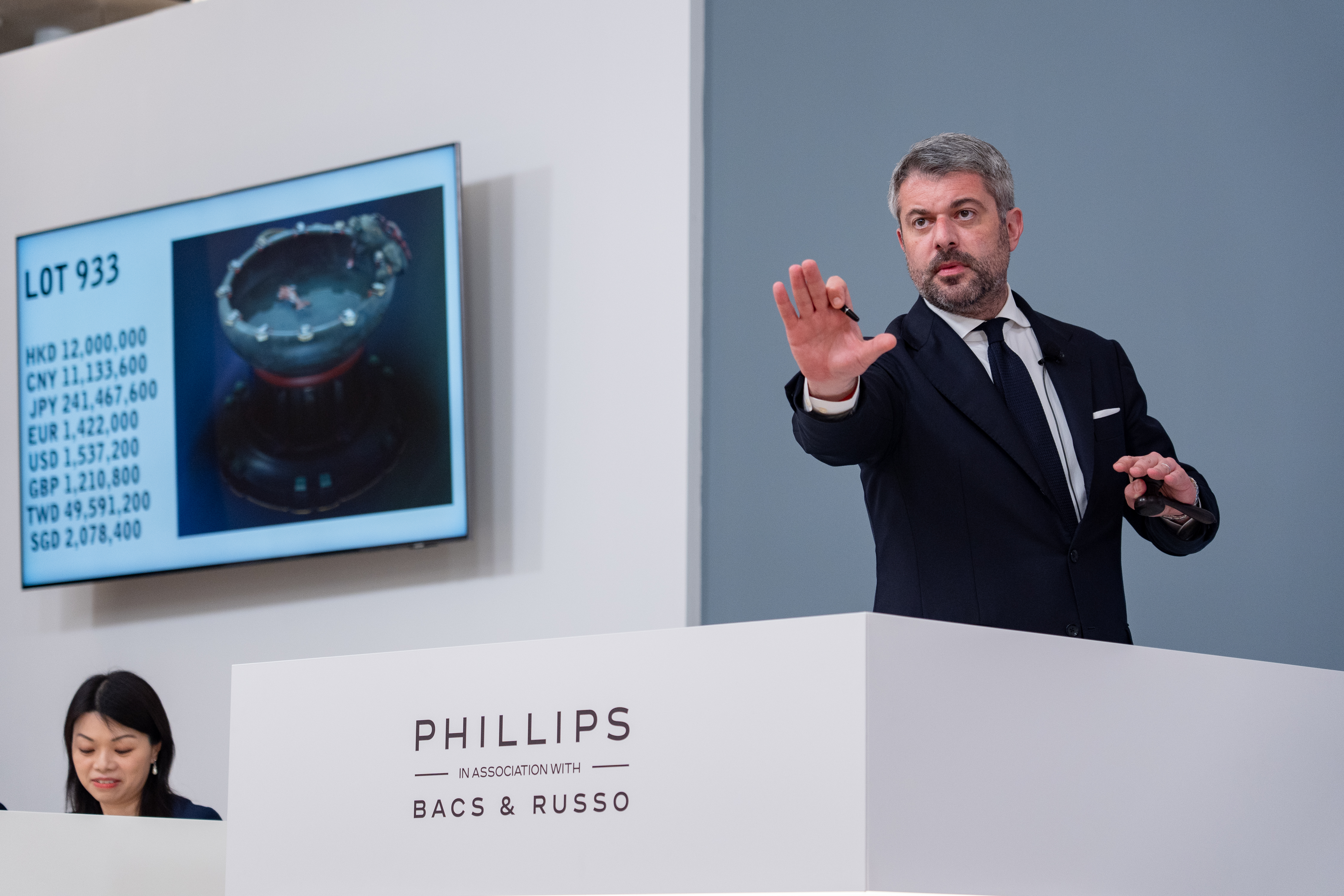 台灣人參戰的卡地亞水磁浮座鐘拍賣近1,500萬港元成交高出估價7.5倍- Arts & Life News 藝術生活新聞網