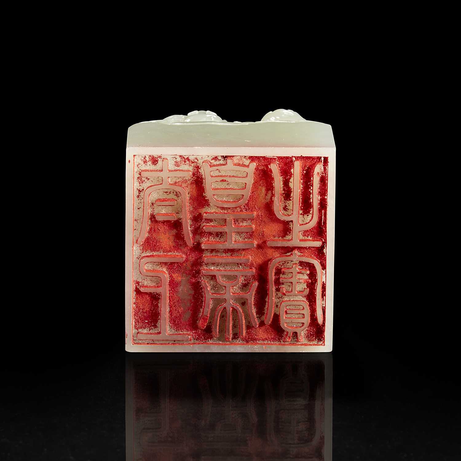 首例孤品乾隆粉青釉万字口大瓶现身美国太上皇帝之宝玉玺也上拍