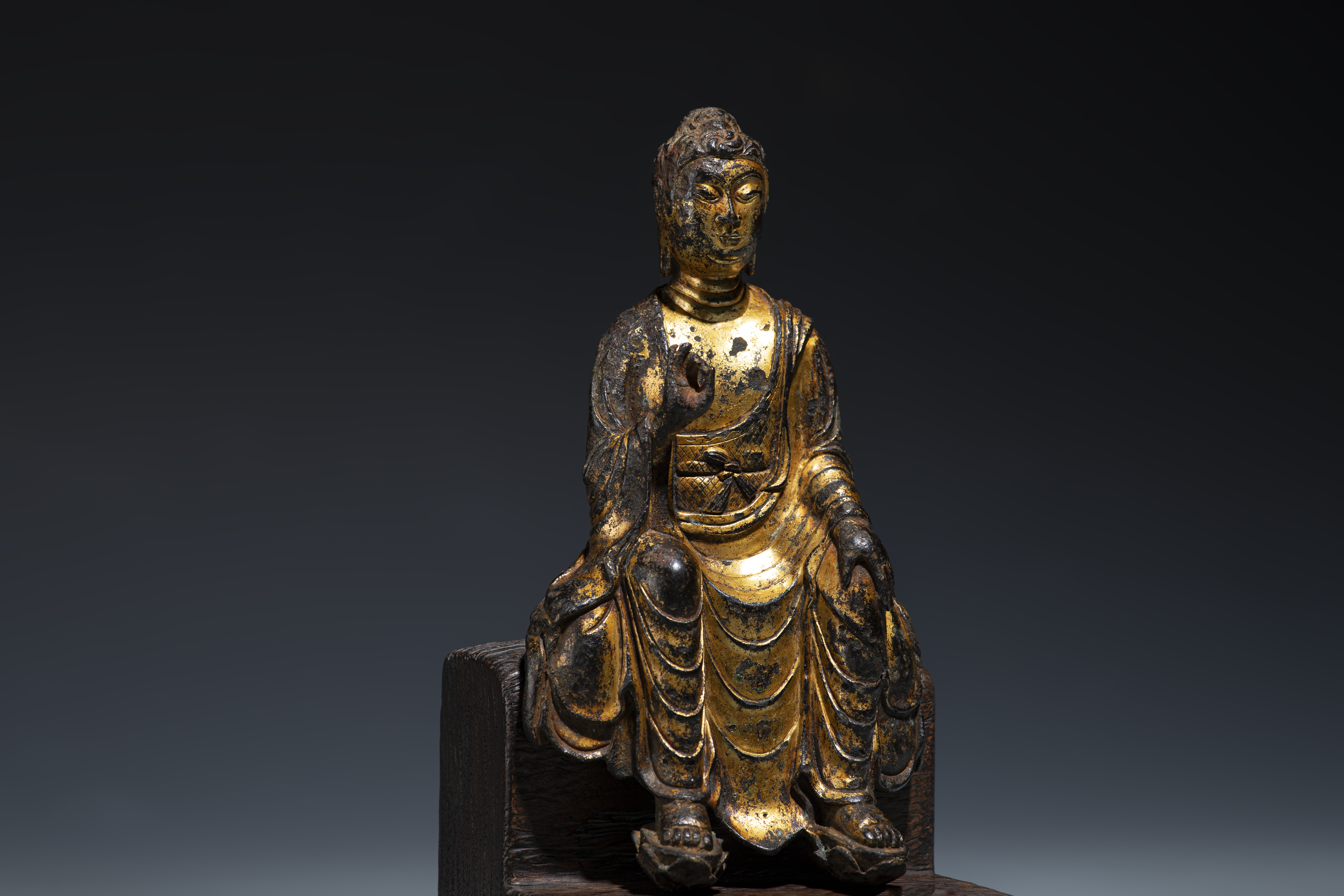 故宮藏品等級的唐代銅鎏金佛像八月二十日在台北公開拍賣(By 戴忠仁