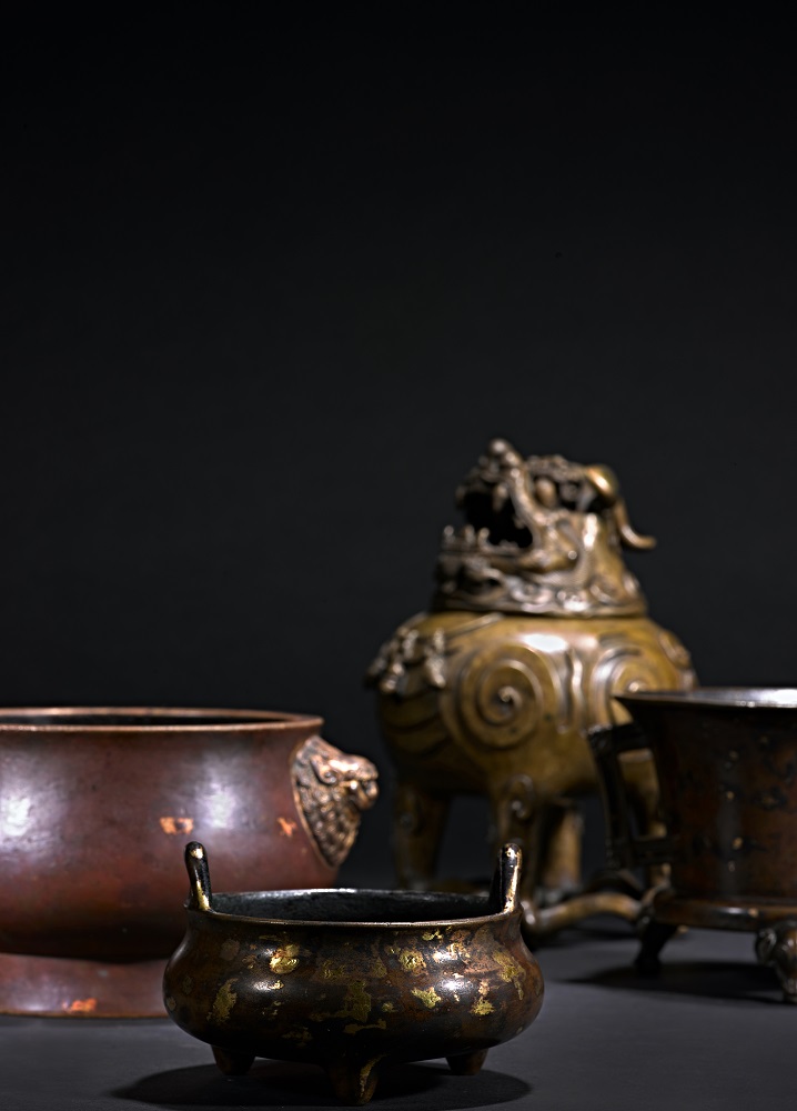 明代 竇朱家蔵清玩 古銅彫 塗金纏枝蓮八方鼎式老銅薰炉」旧銅器 置物