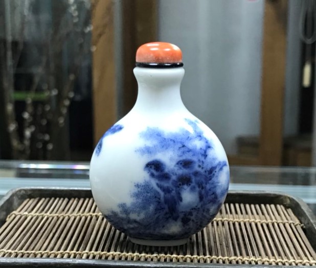 鼻煙壺歷年成交TOP100專輯— 清時代 姑蘇謝済生 青花小瓶