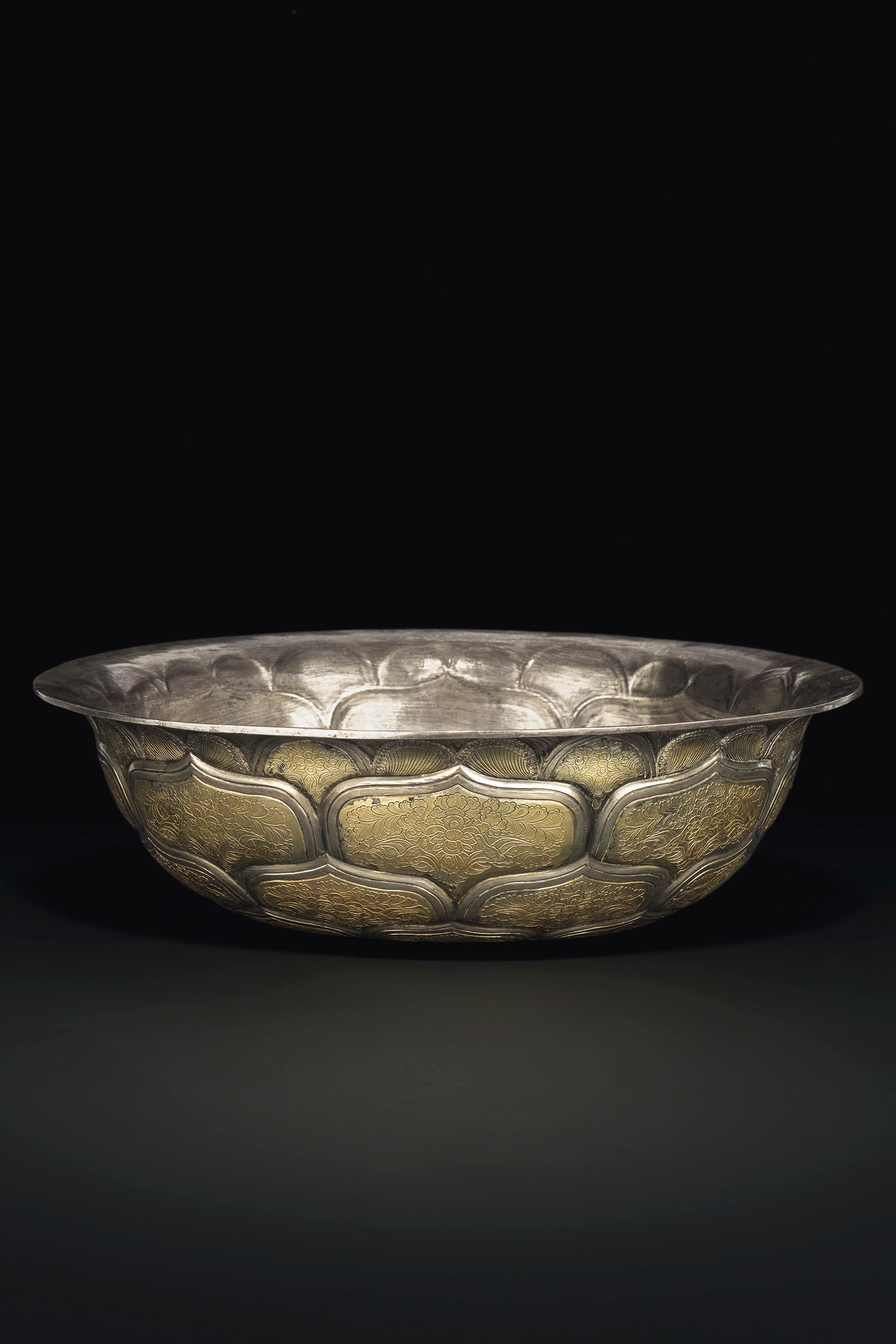 唐朝鎏金銀碗破億成交CHINESE LARGE PARCEL-GILT SILVER BOWL OF TANG