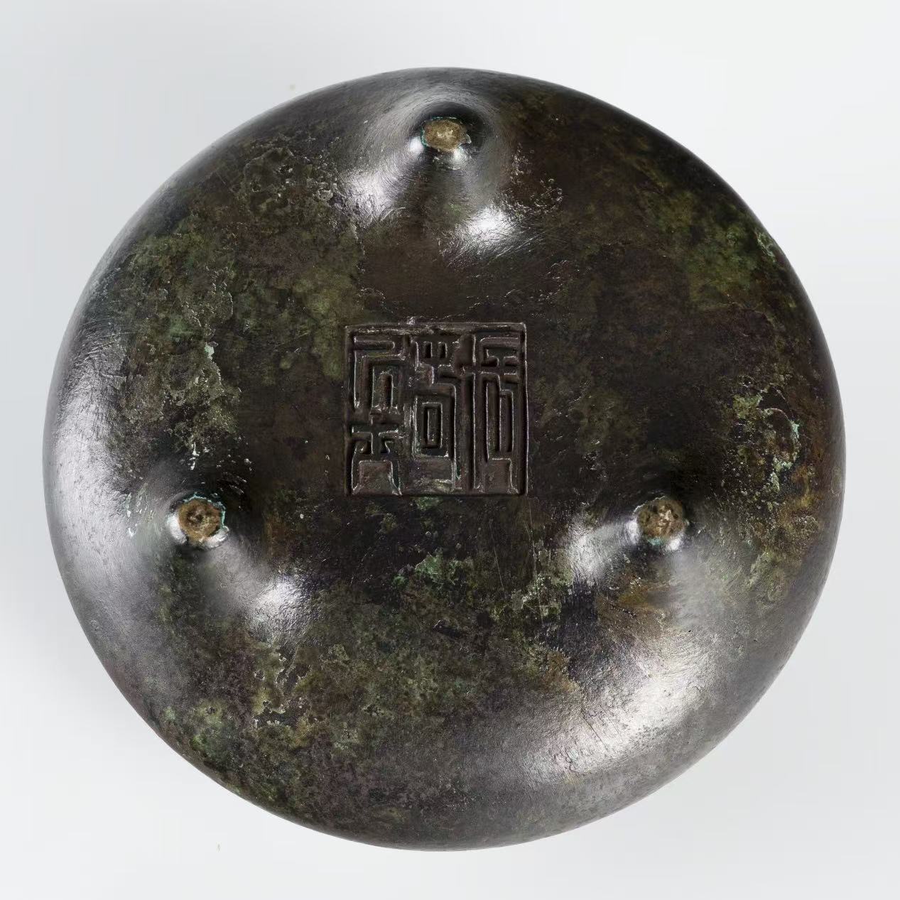 珍稀的乾隆自用「長春居士」款沖耳銅爐即將在沐春堂拍賣- Arts